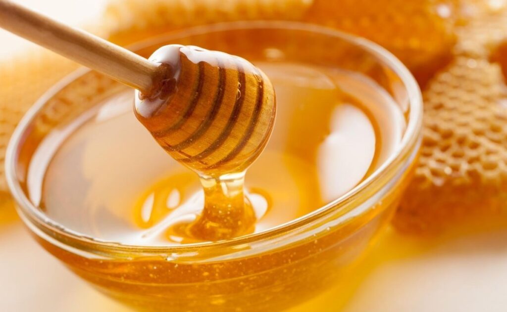 Miel en un frasco